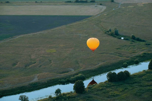 Πολύχρωμα Αερόστατα Θερμού Αέρα Που Πετούν Φεστιβάλ Μπαλονιών Μπαλόνι Φόντο — Φωτογραφία Αρχείου