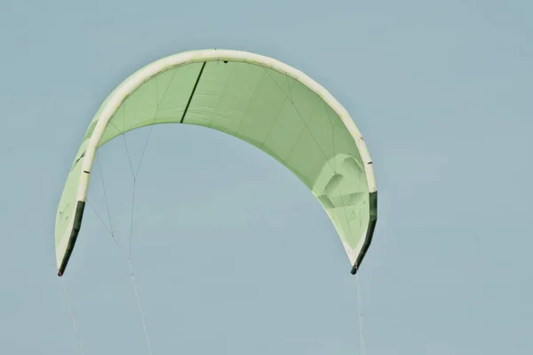 Kitesurf Fotos Ação Kiteboarding Homem Entre Ondas Vai Rapidamente — Fotografia de Stock