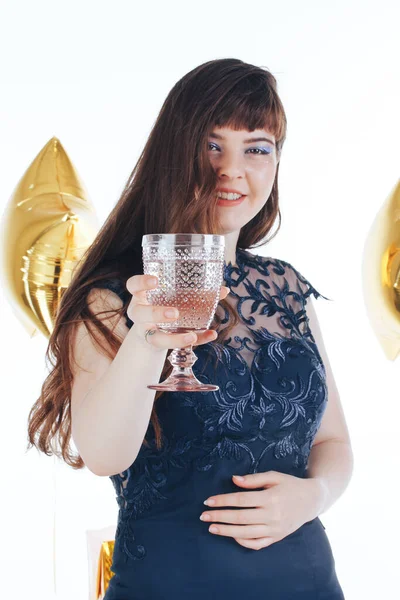 Donna Che Indossa Abito Sera Con Bicchiere Champagne Sfondo Bianco — Foto Stock