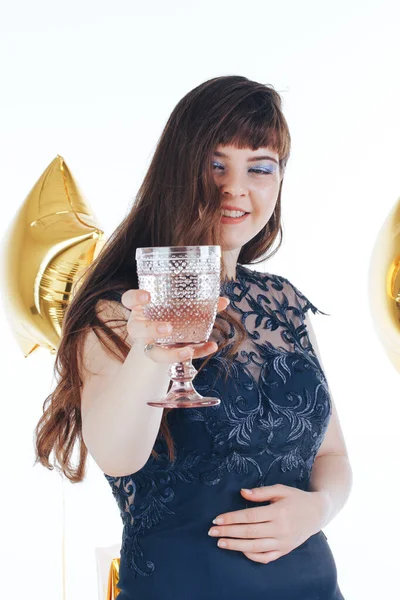 Mulher Vestindo Vestido Festa Noite Com Uma Taça Champanhe Fundo — Fotografia de Stock