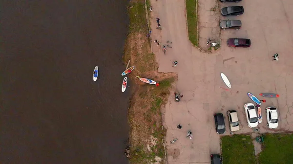 Flygfoto Stå Upp Paddleboard Idrottare Lämnar Stranden Bär Paddel Ombord — Stockfoto
