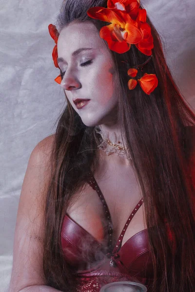 Portrait Une Jeune Fille Sexy Avec Lingerie Rouge Fleurs Sur — Photo