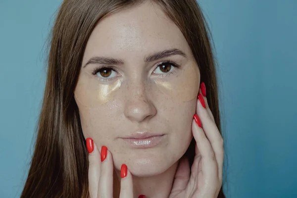 Femme Avec Des Patchs Oculaires Soins Peau Beauté Féminine Concept — Photo