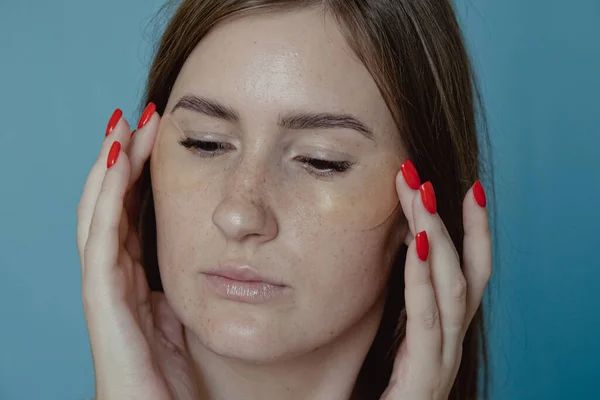 Femme Avec Des Patchs Oculaires Soins Peau Beauté Féminine Concept — Photo