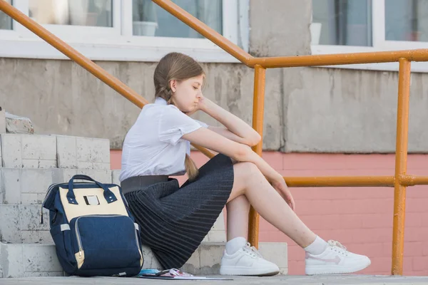 Sorgsen Desperat Ung Flicka Lider Tjurfäktning Och Trakasserier Fälls Ensam — Stockfoto