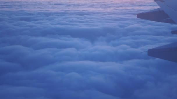 Вид с воздуха над облаками — стоковое видео