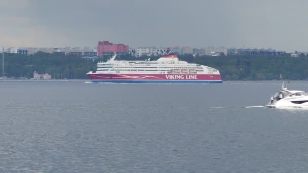 Ankunft im Hafen von Tallinn — Stockvideo