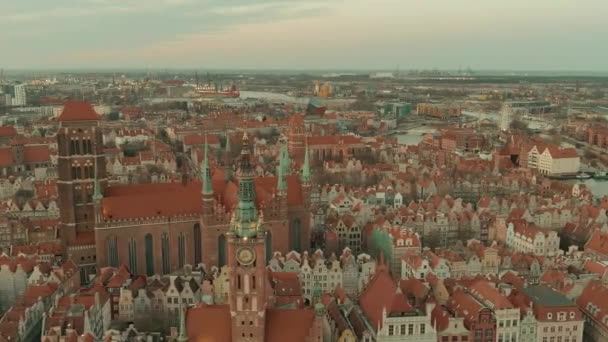 グダニスク旧市街を飛び — ストック動画