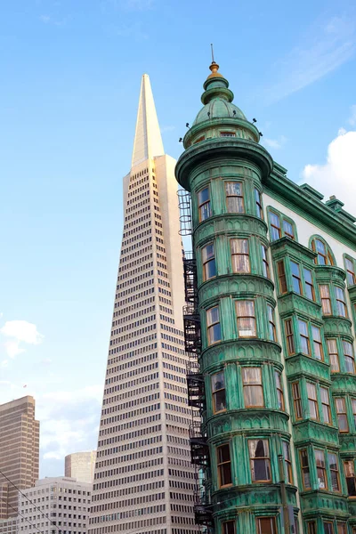 San Francisco Kalifornien Vereinigte Staaten Columbus Tower Und Transamerica Pyramide — Stockfoto