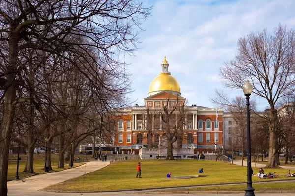 ボストン マサチューセッツ州 マサチューセッツ州 アメリカ合衆国 ボストン コモン パークから見たマサチューセッツ州議事堂 — ストック写真