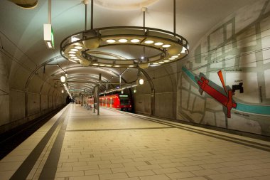 Frankfurt, Almanya, Avrupa - Frankfurt 'taki Marktplatz metro istasyonu. 