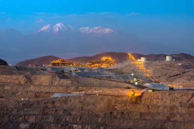 Peru 'da bir bakır madenine yakın çekim.