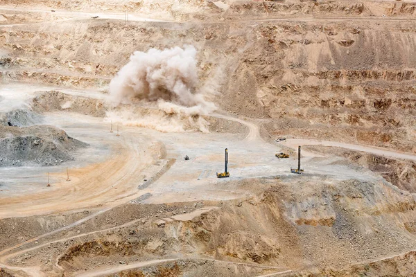 Explosão Mineração Uma Mina Cobre Céu Aberto Chile — Fotografia de Stock