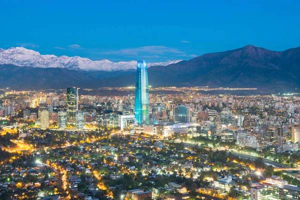 Skyline Van Santiago Chile Aan Voet Van Het Andesgebergte Gebouwen Rechtenvrije Stockfoto's