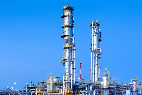 View Gas Refinery Plant Illuminated Dusk — Stock Photo, Image