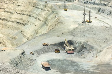 Şili 'de bir bakır madeninde elektrikli halat, Blasthole delgisi.