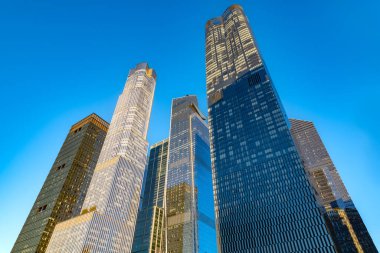 Manhattan şehir merkezindeki Hudson Yards gökdelenlerinin çarpıcı manzarası modern mimariyi gözler önüne seriyor.