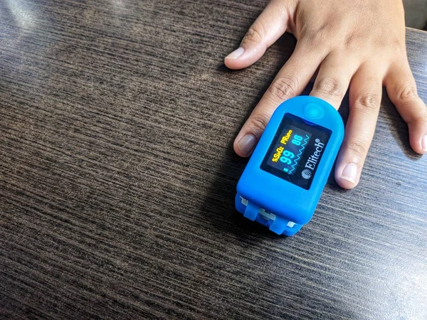 Malang Indonesia February 2021 Officer Measured His Oxygen Saturation Levels — Stock Photo, Image