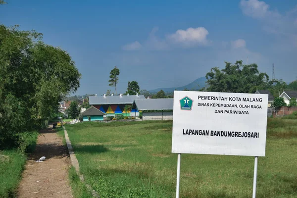 Malang, Endonezya -19 Nisan 2021: Malang şehrinde kullanılmayan boş bir alan.