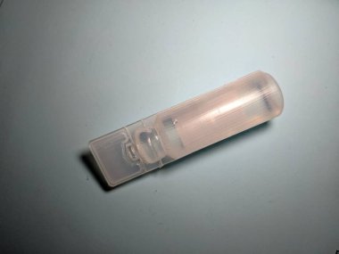 En sulu ambalaj 25 cc ya da mililitre steril su içerir.