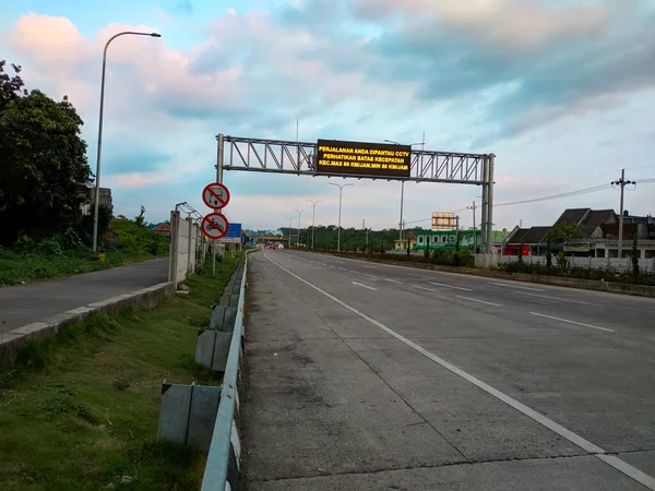 Malang Indonesia May 2021 Entrance Toll Road City Malang Deserted — Stock Photo, Image