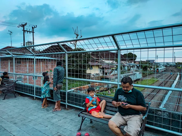 Malang Indonesia May 2021 Pair Father Son Sitting Bridge Railway — Stock Photo, Image