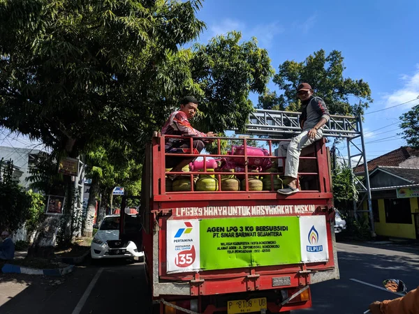 Bondowoso Indonesia May 2021 Truck Loaded Gas Cylinders Lpg Transport — Stockfoto