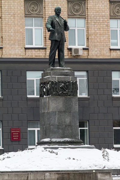 Monument VI Lénine sur le fond de l'administration municipale en hiver, Orel, Russie, mars 2015 — Photo