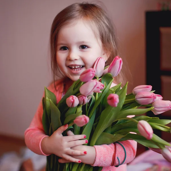 Mothersday. little girl with flowers — Stock Photo, Image