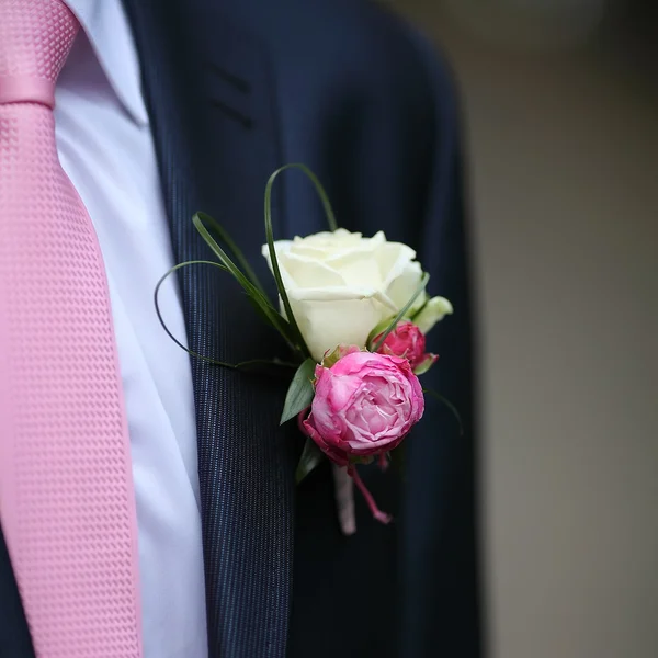 Boutonniere pana młodego — Zdjęcie stockowe