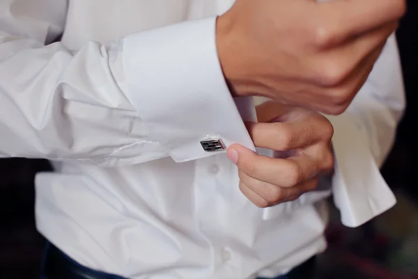 Hands of wedding groom getting ready in suit — Stock Photo, Image