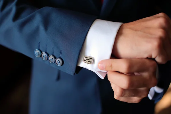 Hands of wedding groom getting ready in suit — Stock Photo, Image