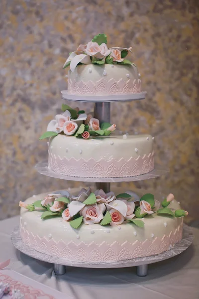 Magnifique gâteau de mariage — Photo