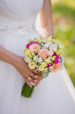 krem gül ve eustoma akışı güzel ihale düğün buket