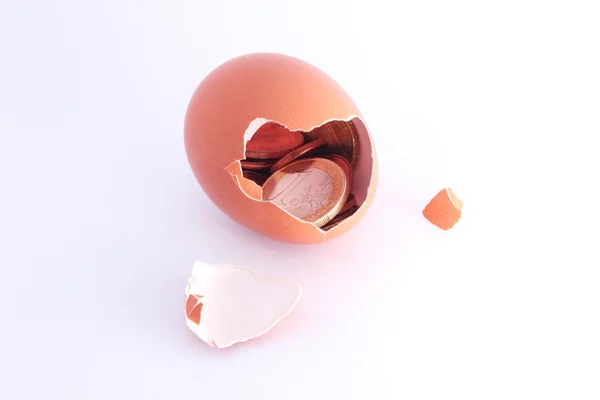 kırık yumurta içinde paralar