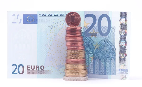 1 cent bovenop munt toren in de buurt van 20 euro biljet — Stockfoto