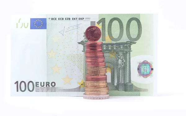 Münzturm nahe 100-Euro-Schein — Stockfoto