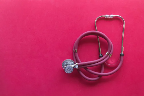 Estetoscópio Rosa Equipamento Para Examinar Respiração Batimento Cardíaco Fundo Rosa — Fotografia de Stock