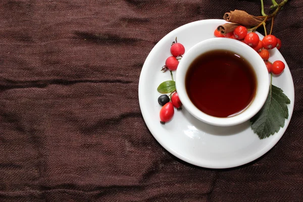 Sonbahar fincan çay farklı çilek ile