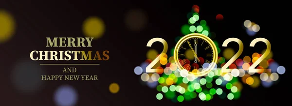 Buon Natale e Felice Anno Nuovo 2022 - Sfondo brillante con orologio d'oro e albero di Natale scintilla effetto bokeh sfocatura, illustrazione vettoriale Grafiche Vettoriali