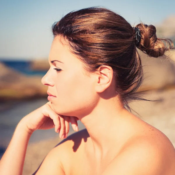 Beautiful sunny portrait of a young woman — Stock Photo, Image