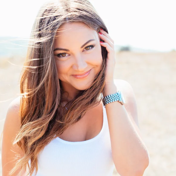 Young beautiful smiling woman — Stock Photo, Image