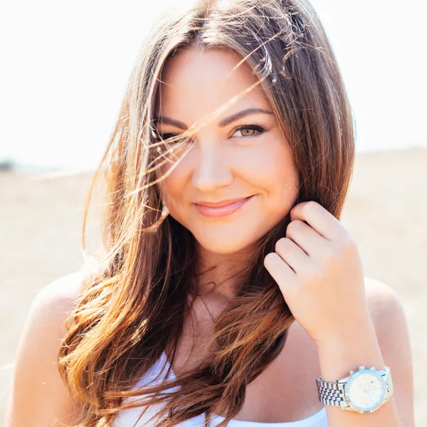 Young beautiful smiling woman — Stock Photo, Image