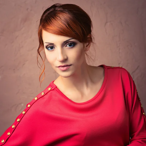 Woman posing in red dress — Stock Photo, Image