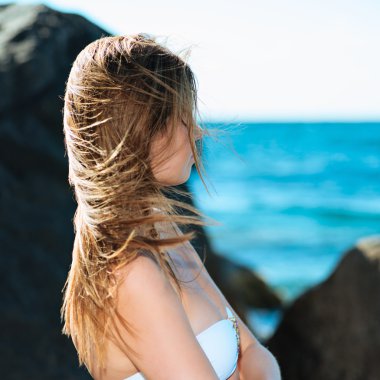 genç bir kadının güzel güneşli portre