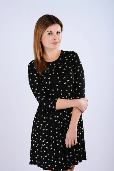 Retrato de niña en vestido negro — Foto de Stock