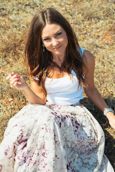 Jovem bela elegância mulher sorridente . — Fotografia de Stock