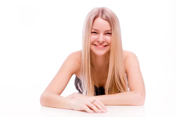 Fitness mulher deitada retrato isolado no fundo branco. Smili. — Fotografia de Stock