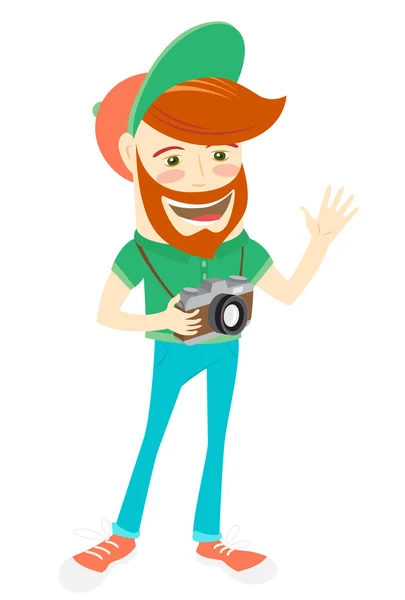 Hipster hombre barbudo divertido con cámara. Estilo plano — Vector de stock