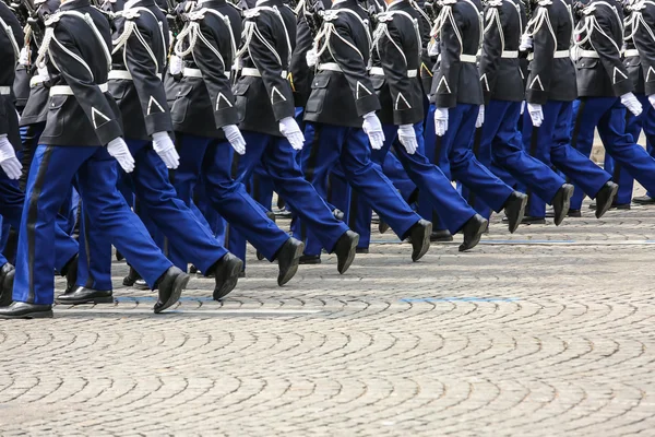 Close-uo военного парада во время церемонии — стоковое фото